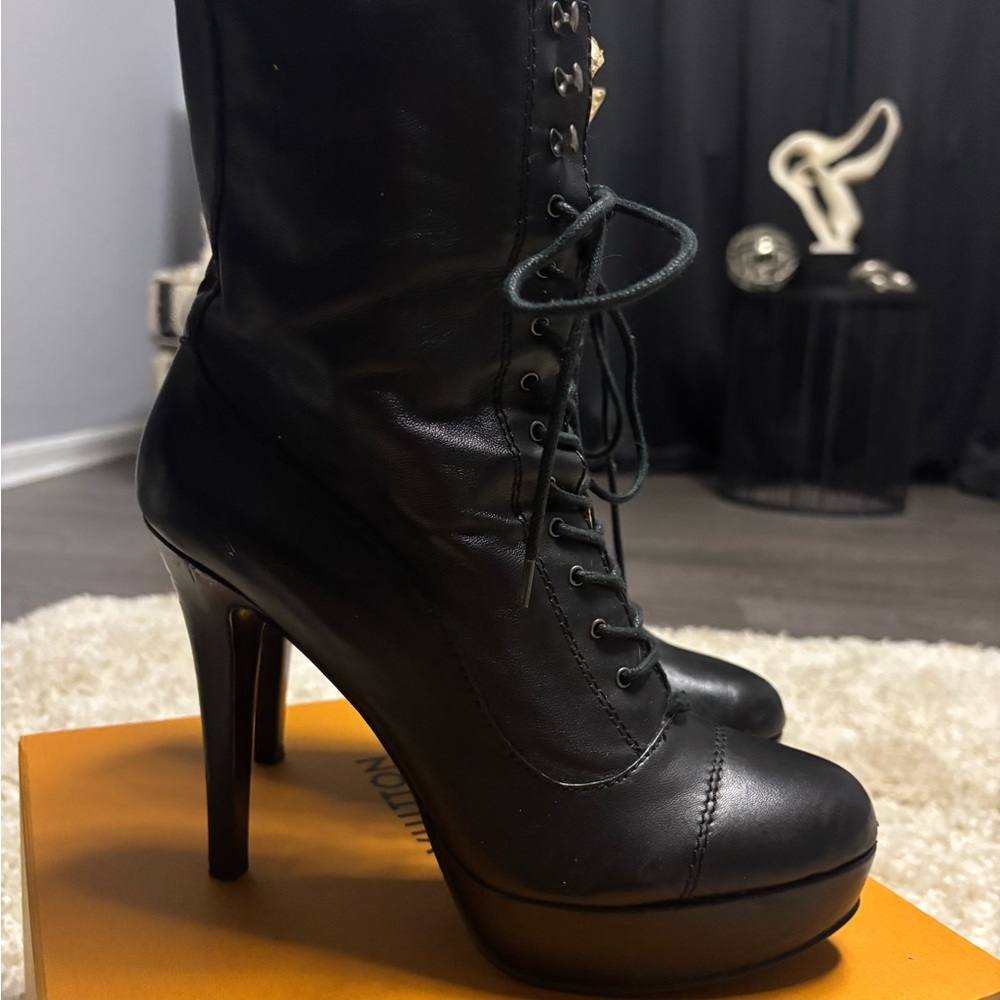 Nine West Black Leather Upper Lace-Up Heeled Boots